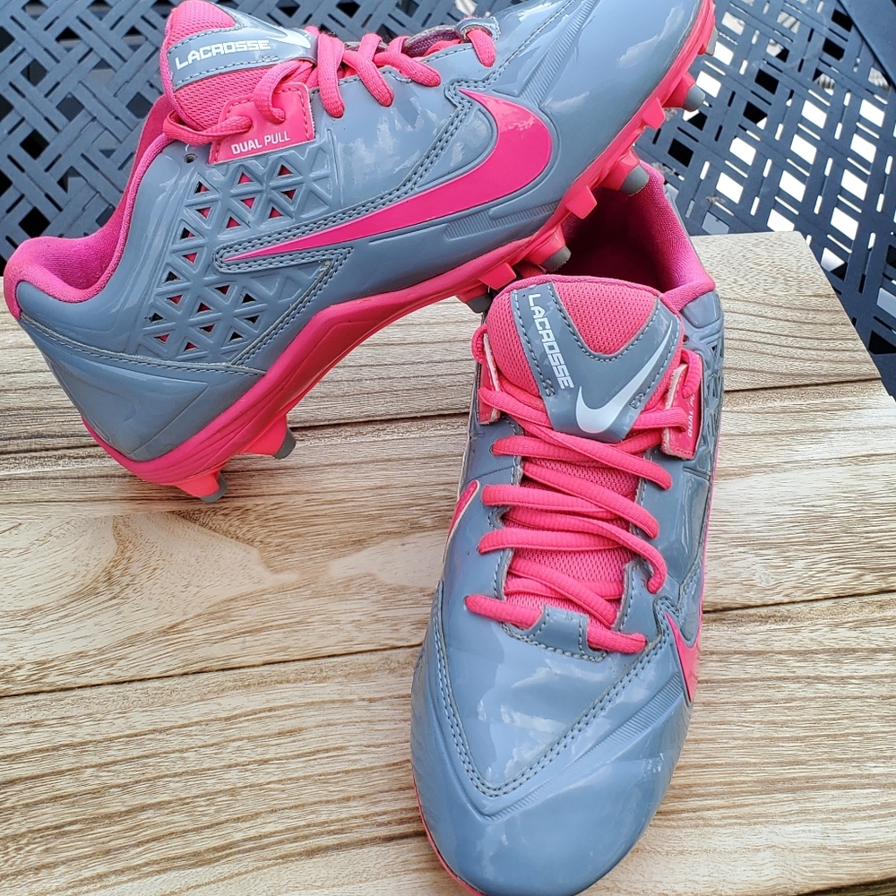 Women's nike lax cleets.